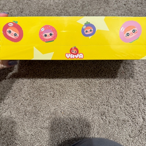 Pop Mart YaYa fun fruits scented plush pendant case of 8 - Picture 3 of 3